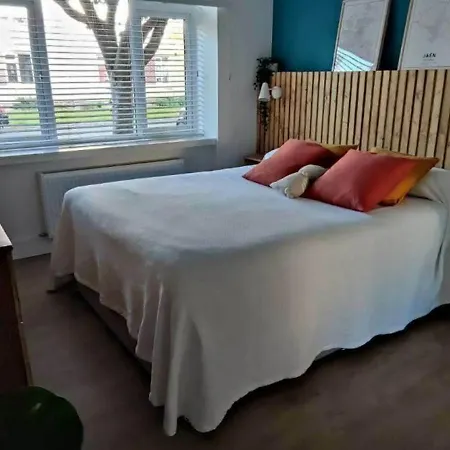 Charming Sandymount Sleeps 4 *