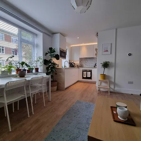 Charming Sandymount Sleeps 4 * Dublin