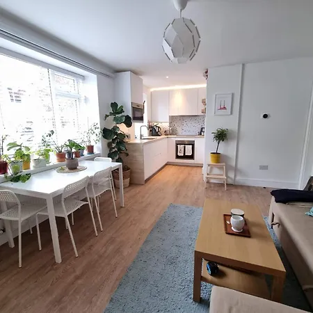 Charming Sandymount Sleeps 4