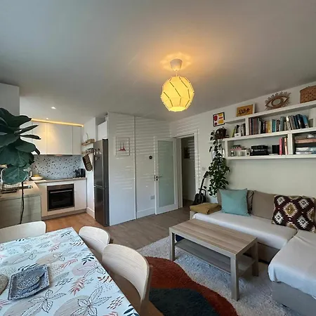 Apartment Charming Sandymount Sleeps 4 Dublin
