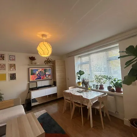 Charming Sandymount Sleeps 4 Apartment *
