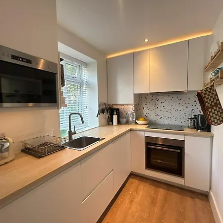 Charming Sandymount Sleeps 4 Dublin